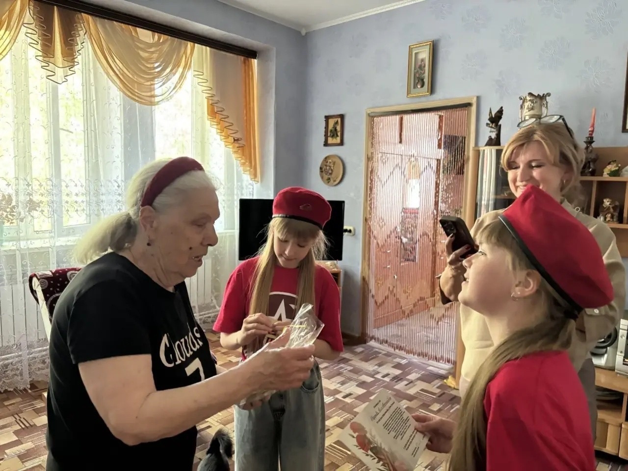 Живая память: юнармейцы встретились с ветеранами в День Победы