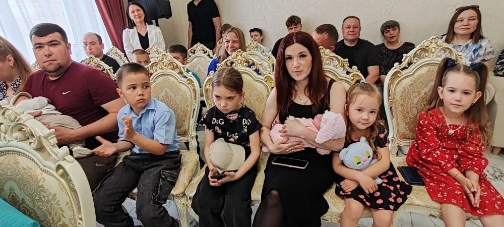 Эстафета семейного счастья: от золотых юбиляров к многодетным династиям