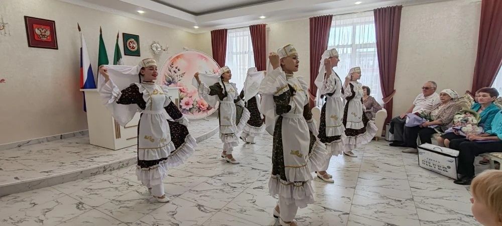 Эстафета семейного счастья: от золотых юбиляров к многодетным династиям