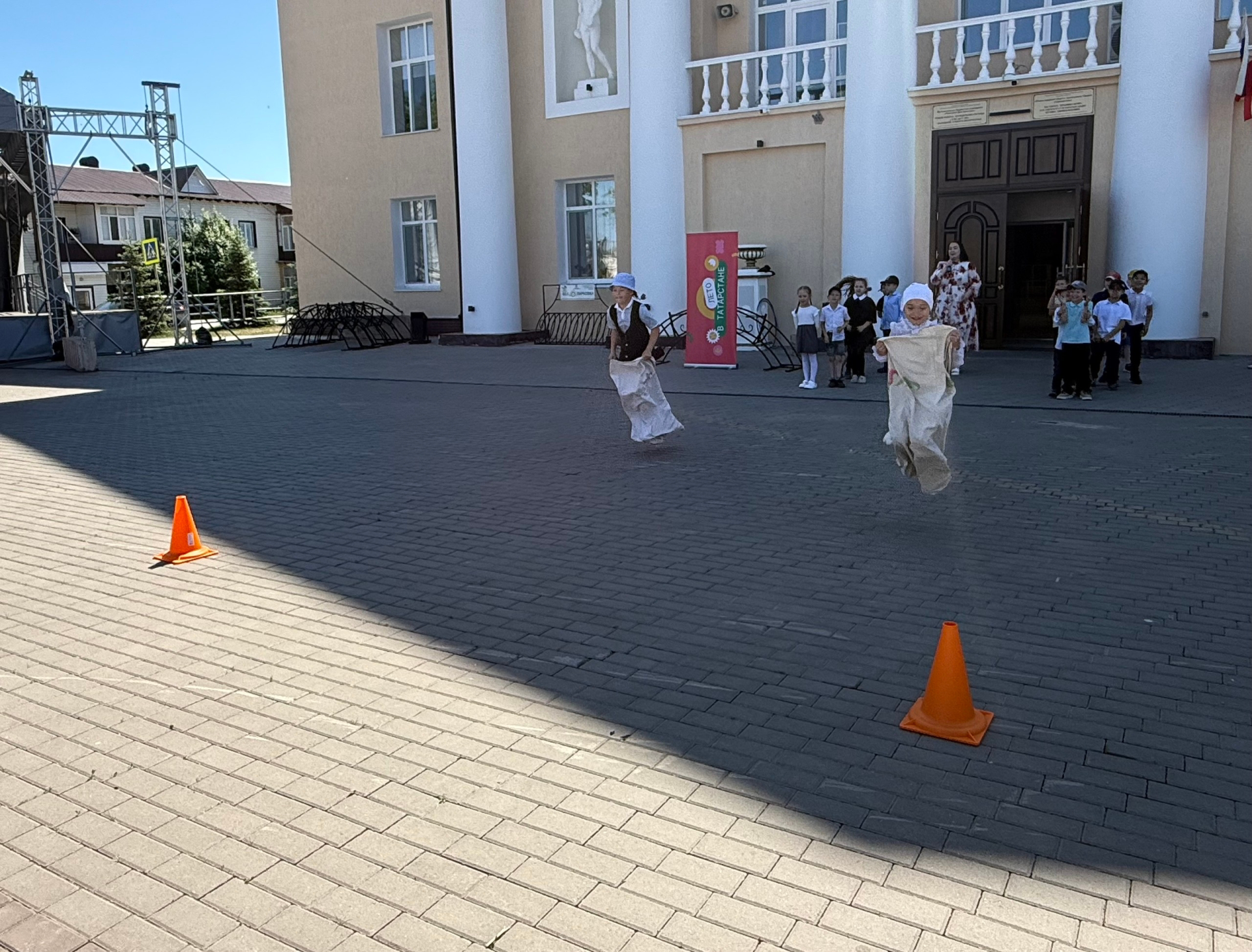 Путешествие в историю письменности: школьники отметили День славянской письменности в Уруссу