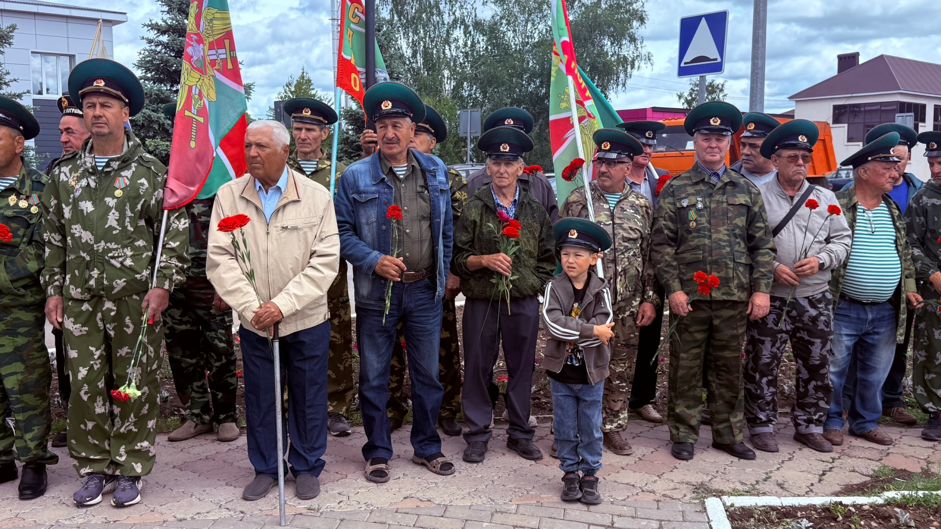 Торжественный митинг у монумента «Пограничникам всех поколений»