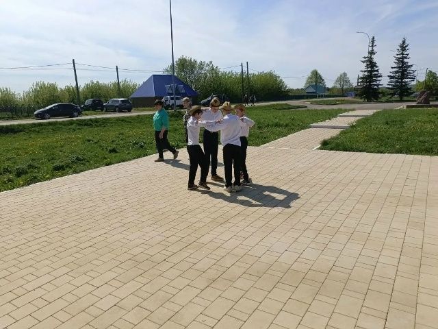 Песни, каша и единство