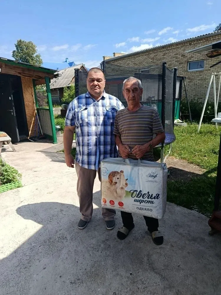 В Ютазинском районе поздравили юбиляра — отца героя: трогательная встреча в память о подвиге сына