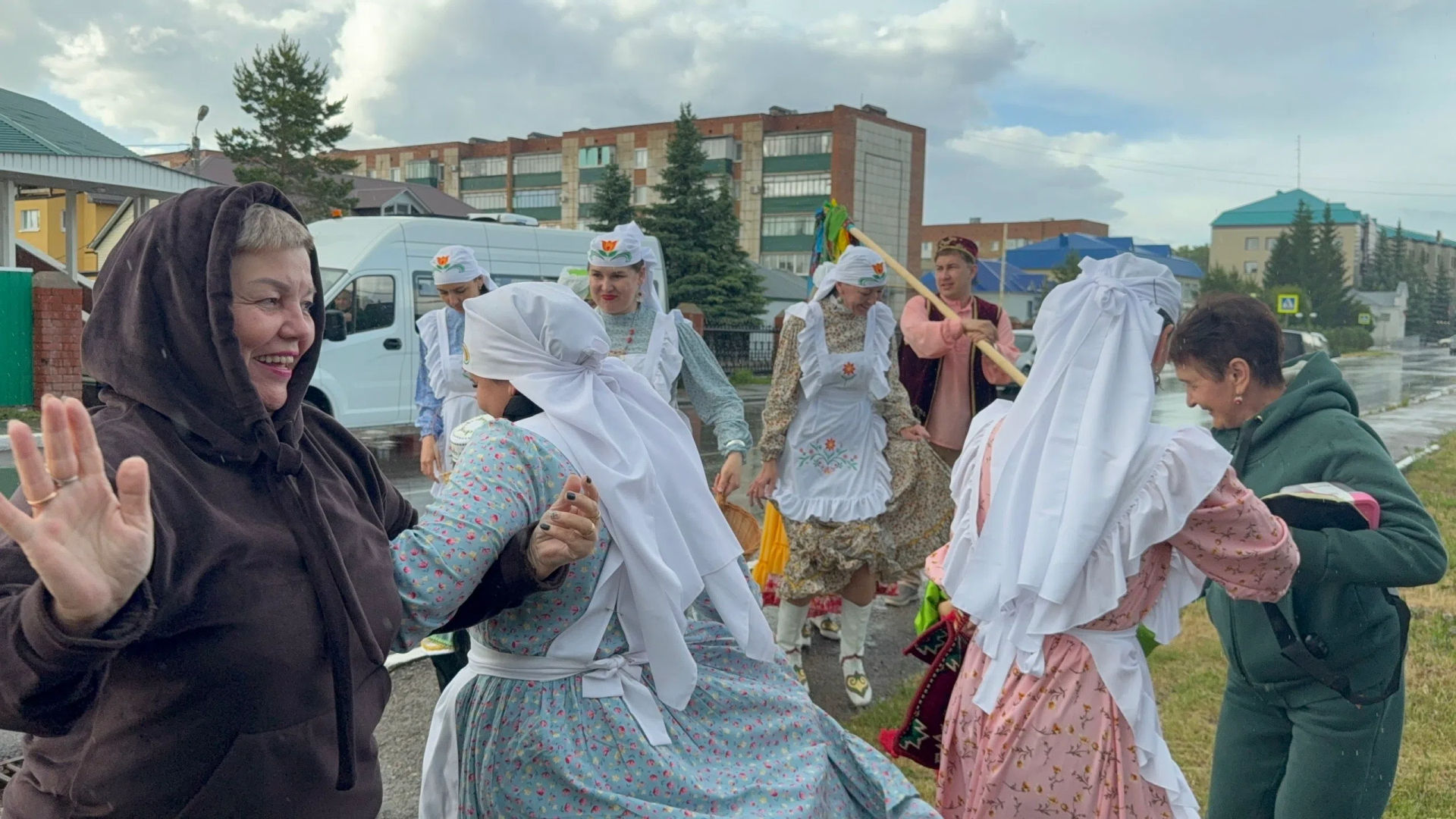 Традиции в сердце праздника: шествие «Ай, рэхмэт» в посёлке Уруссу