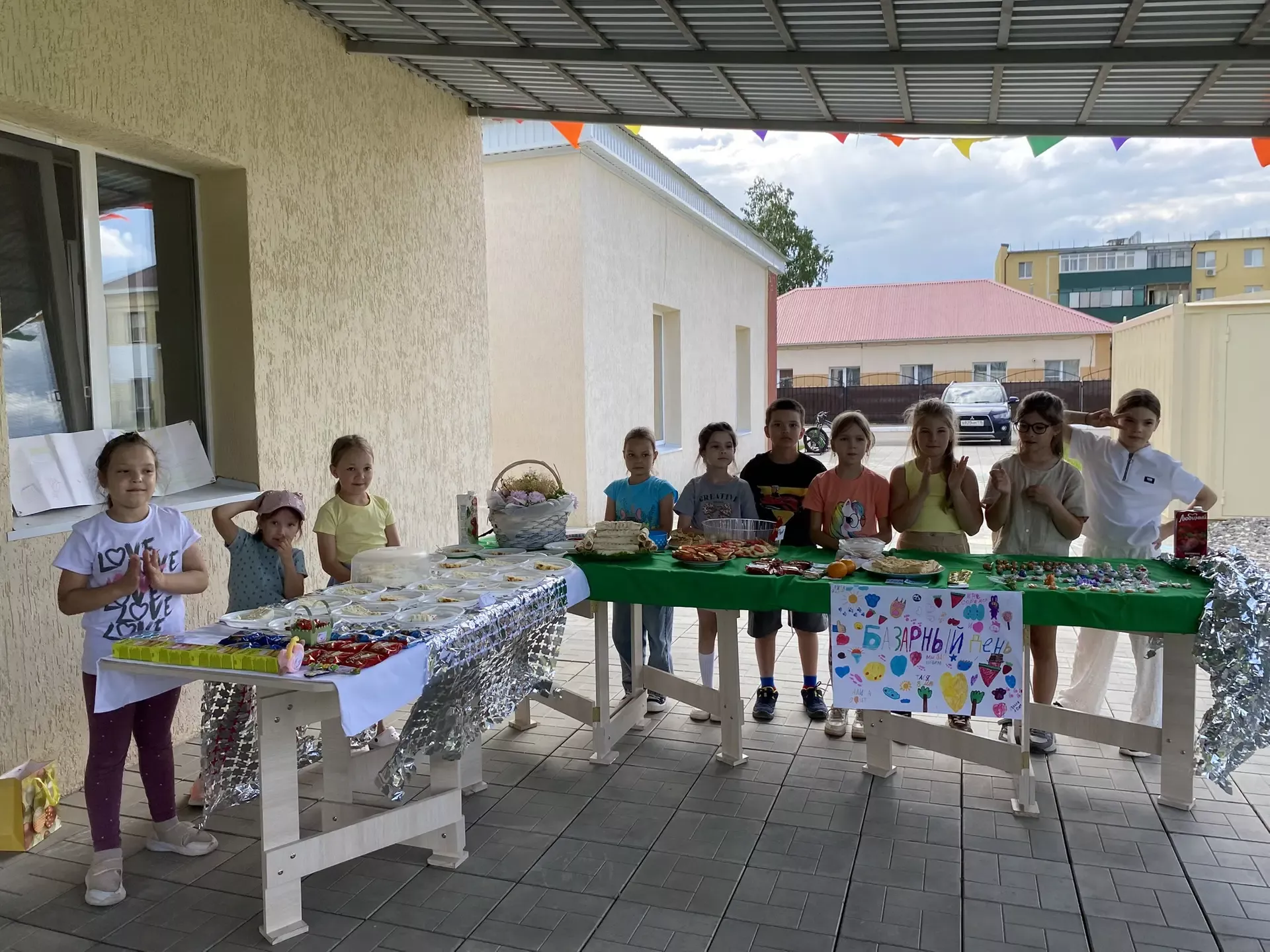 Базарный день в лагере «Атлант»
