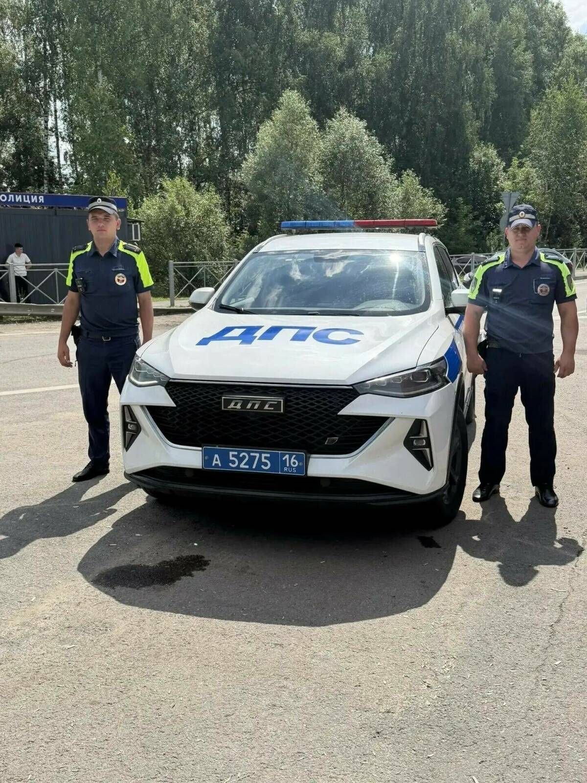 «Скорая помощь на колёсах»: татарстанские гаишники спасли годовалого малыша