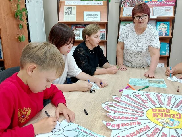 Семейный калейдоскоп: тепло родного очага в стенах библиотеки