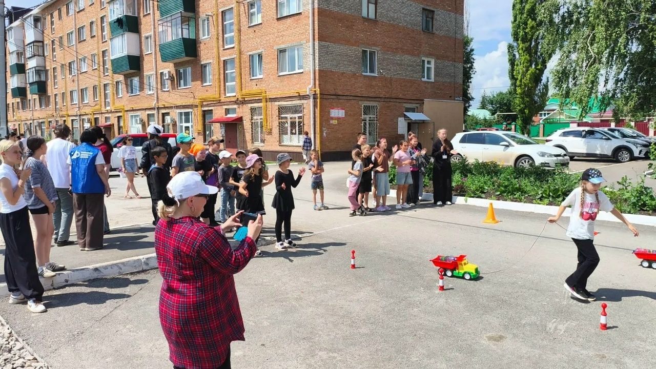 Веселый детский Сабантуй во дворе