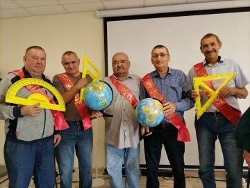 Полвека спустя: как выпускники 1976 года вновь встретились в родной школе