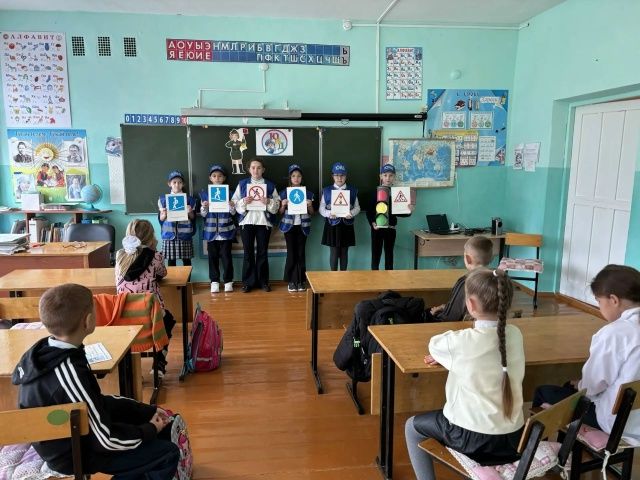 Шаг в безопасность: как прошло «Посвящение в пешеходы» в Каракашлинской школе