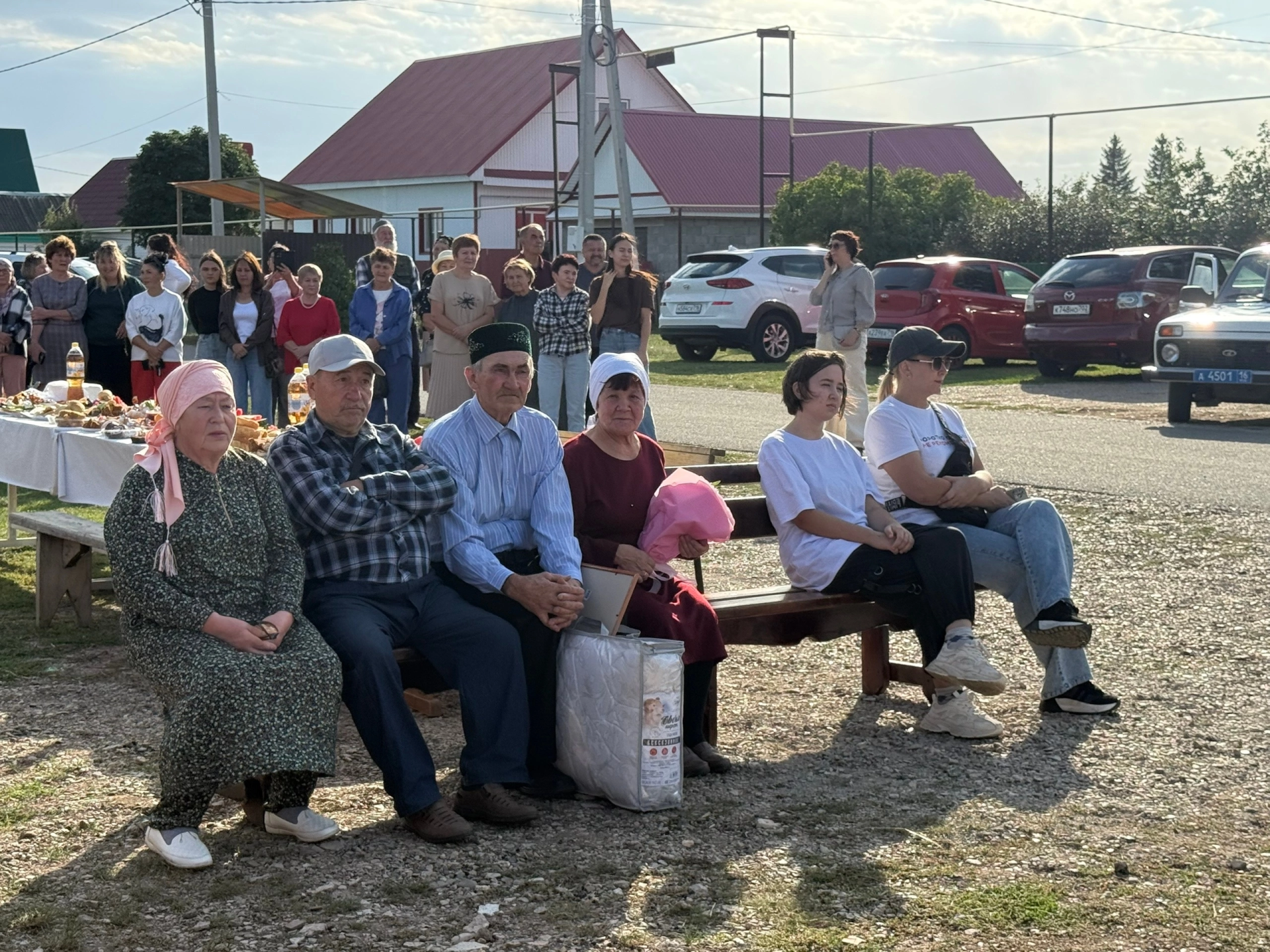 Как на улице Советской за столом собрались несколько поколений абсалямовцев