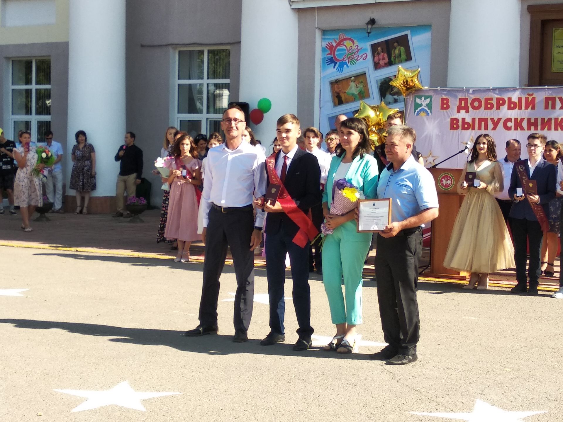 Ютазинские выпускники попрощались со школой