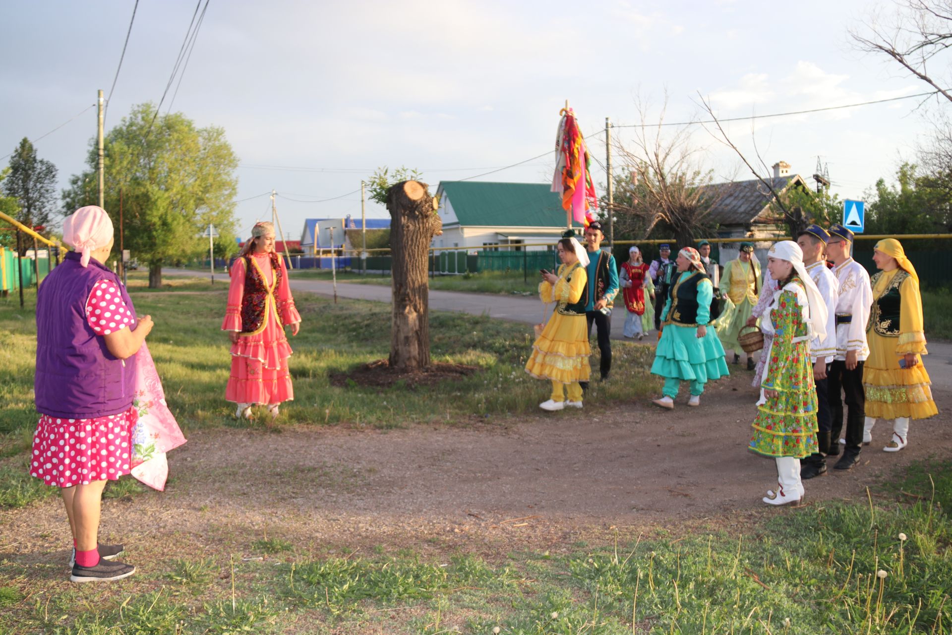 Работники культуры традиционно провели сбор подарков от населения для участников состязаний и конкурсов на Сабантуе
