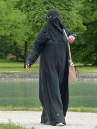 Ношение никаба в Астрахани: муфтият призывает к умеренности и безопасности