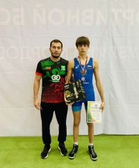 Юный борец из Уруссу завоевал путевку в финал России