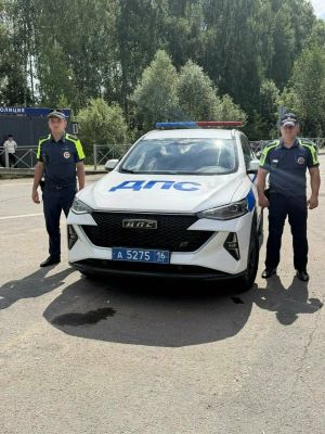 «Скорая помощь на колёсах»: татарстанские гаишники спасли годовалого малыша