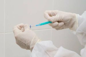 Врач опроверг популярные заблуждения о вакцинации против гриппа