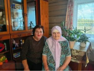Работники Дома культуры дарят тепло одиноким пенсионерам