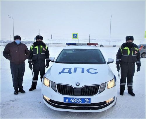 Сотрудники ДПС рассказали, как пользоваться электронными водительскими правами