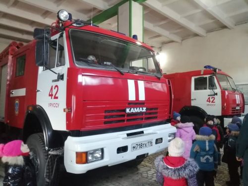 Уруссинские детсадовцы совершили экскурсию в пожарную часть