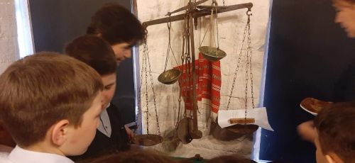 Во всех школах района вспоминали вчера о блокадном Ленинграде