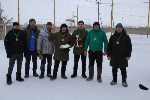 В Уруссу прошел веселый турнир - футбол в валенках