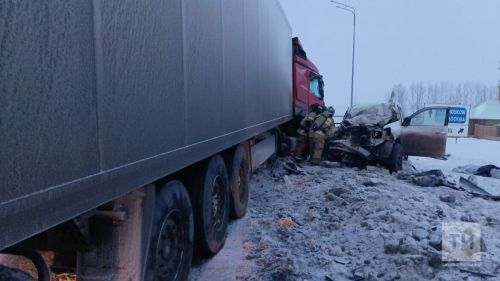 В Татарстане в страшной аварии с фурой на трассе М7 погибли 2 человека