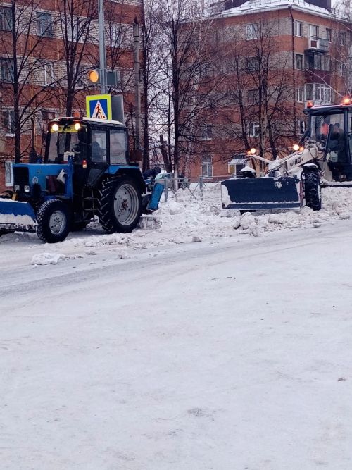 В Уруссу полным ходом идёт уборка снега