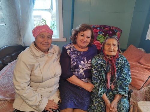 Абсалямовских ветеранов производства посетили на дому