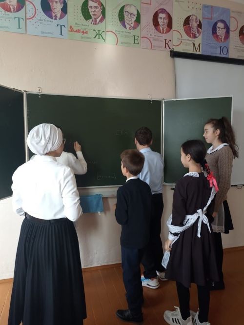 В Байрякинской СОШ старшеклассники побывали в роли учителей начальных классов