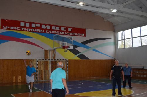 Соревнование по волейболу, посвящённое декаде Дня пожилых людей, прошло в СОК «Олимп»