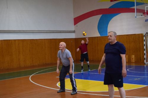 Соревнование по волейболу, посвящённое декаде Дня пожилых людей, прошло в СОК «Олимп»