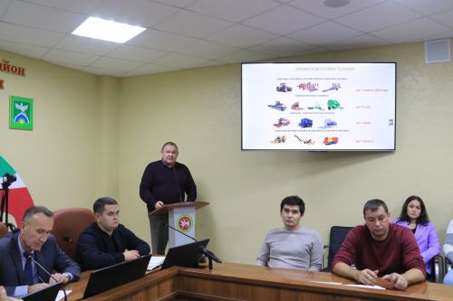 Глава района Аяз Шафигуллин: ориентироваться на стрессоустойчивые культуры