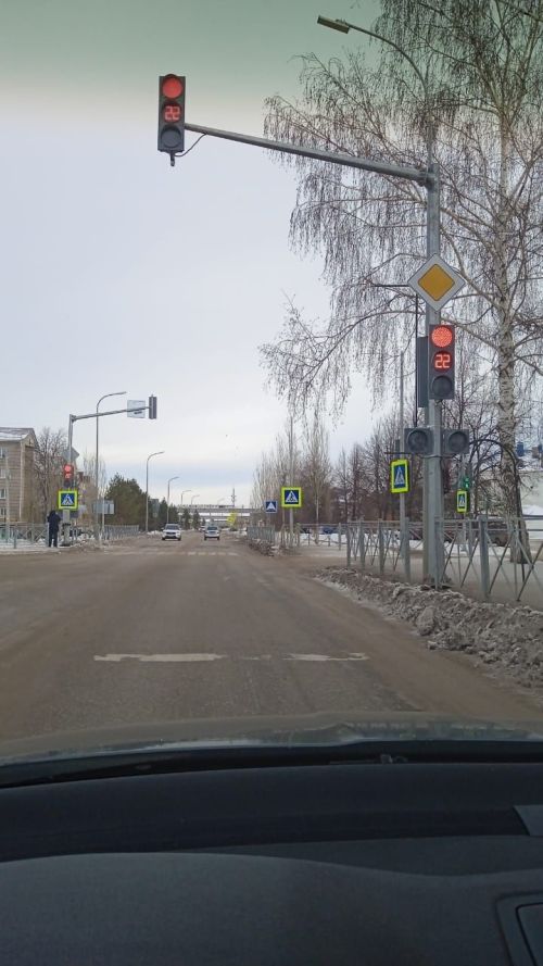Первый в поселке Уруссу светофор начал свою работу