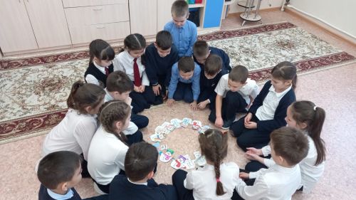 Младшие школьники Уруссинской гимназии готовятся к Новому году
