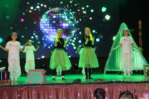 Премьера новогоднего спектакля состоялась в Уруссинском РДК