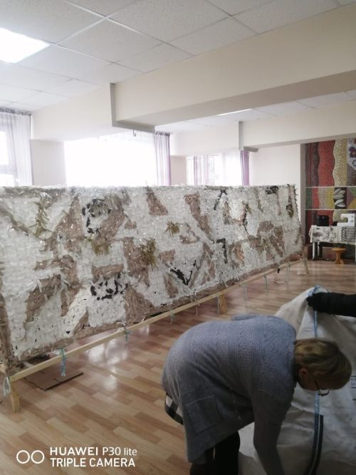 Бавлинцы помогли волонтерам отряда «Доброшвеи» тканью для масктсетей