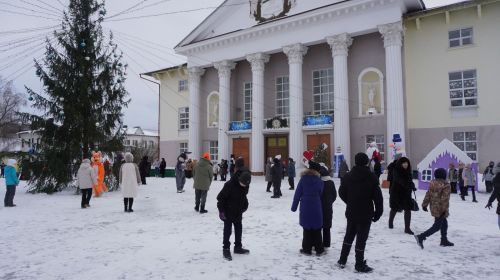 Праздничным убранством — ко встрече Нового года