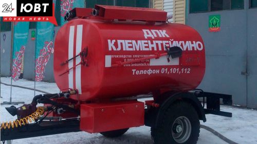 В Альметьевском районе Казани, в честь Дня спасателя, трем сельским поселениям была вручена новая пожарная техника
