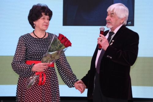 Человека творческого вдохновляет признание