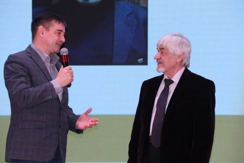 Человека творческого вдохновляет признание