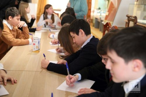 «Молодежка ОНФ» в РТ передаст бойцам в зоне СВО письма от татарстанских детей