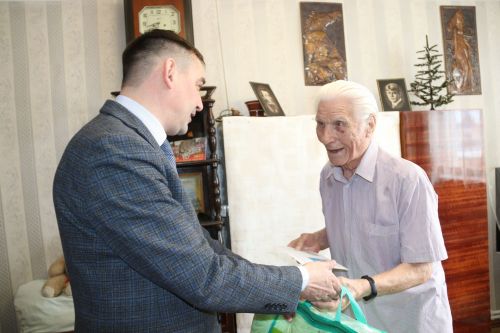 Почтенных лет уруссинцы принимали поздравления с юбилеем