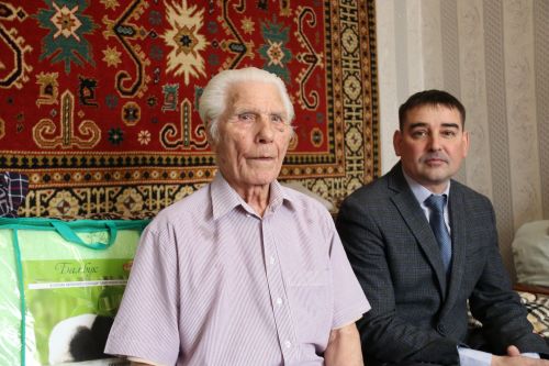 Почтенных лет уруссинцы принимали поздравления с юбилеем