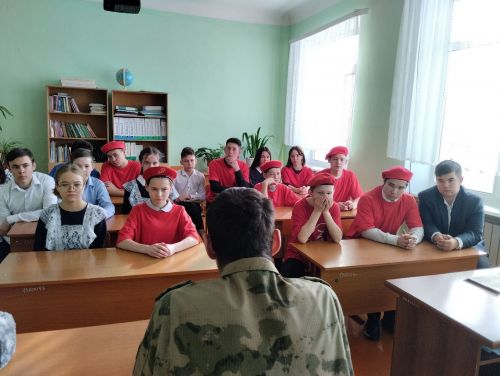 Участник СВО встретился со школьниками района