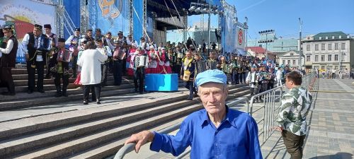 За ударный труд получил два ордена