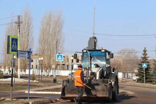 В Уруссу началась санитарная очистка улиц