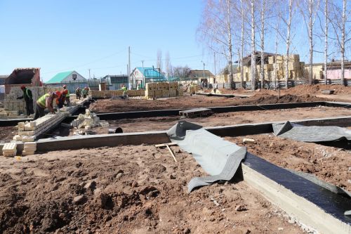 Строительство спортзала школы в разгаре