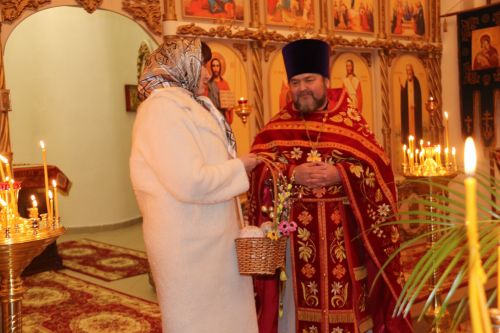 В Свято-Никольском храме Уруссу состоялось праздничное богослужение