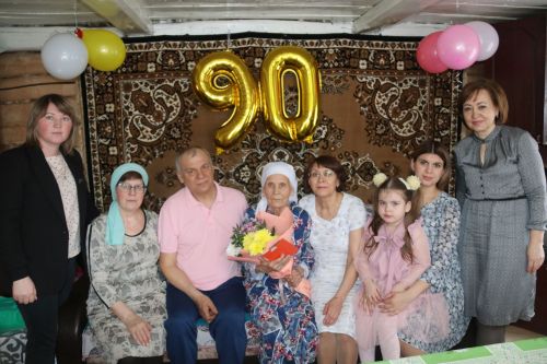 С Акбашем переплетены ее корни